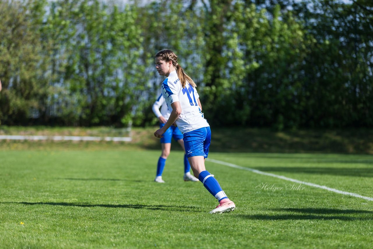 Bild 108 - B-Juniorinnen Bramstedter TS - SSV Hennstedt : Ergebnis: 3:7